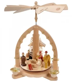 Pyramide A 4 Bougies En Bois Pour Un Noël Traditionnel