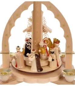 Pyramide A 4 Bougies En Bois Pour Un Noël Traditionnel