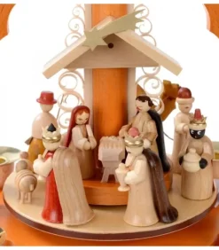 Pyramide De Noël Allemande Avec Une Arche Couleur Ocre