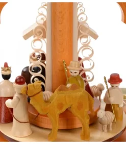 Pyramide De Noël Allemande Avec Une Arche Couleur Ocre